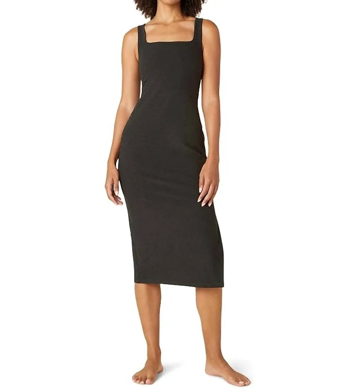 Softmark Icon Midi Dress In Black